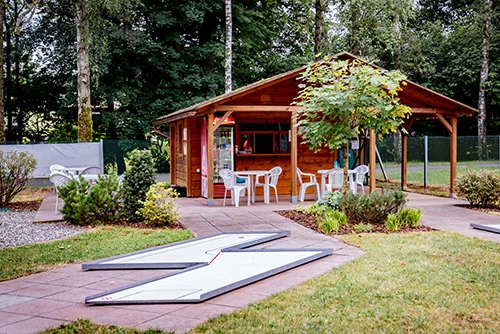 Refreshment cabin and minigolf course