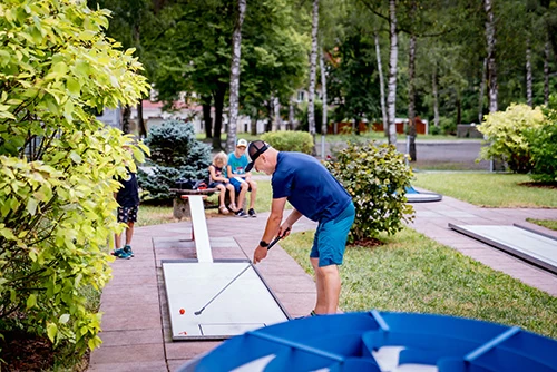 Hráč minigolfu na Libotíně